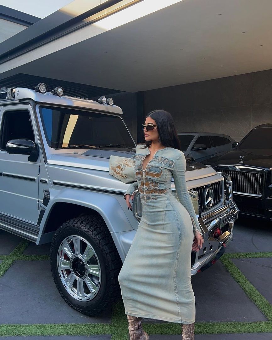 Access_Kardashian_001~11.jpg