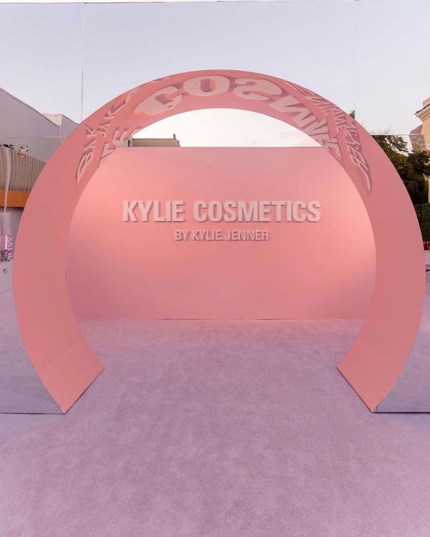 Access_Kardashian_001~12.jpg