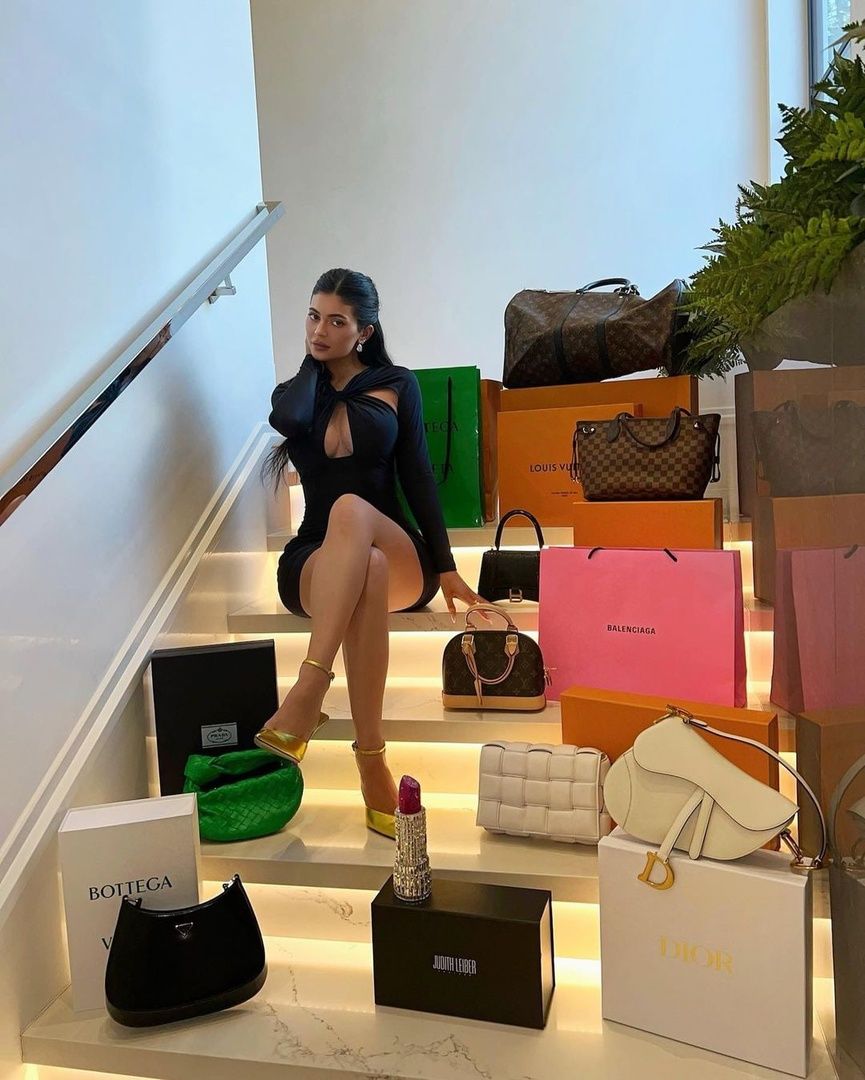 Access_Kardashian_001~9.jpg