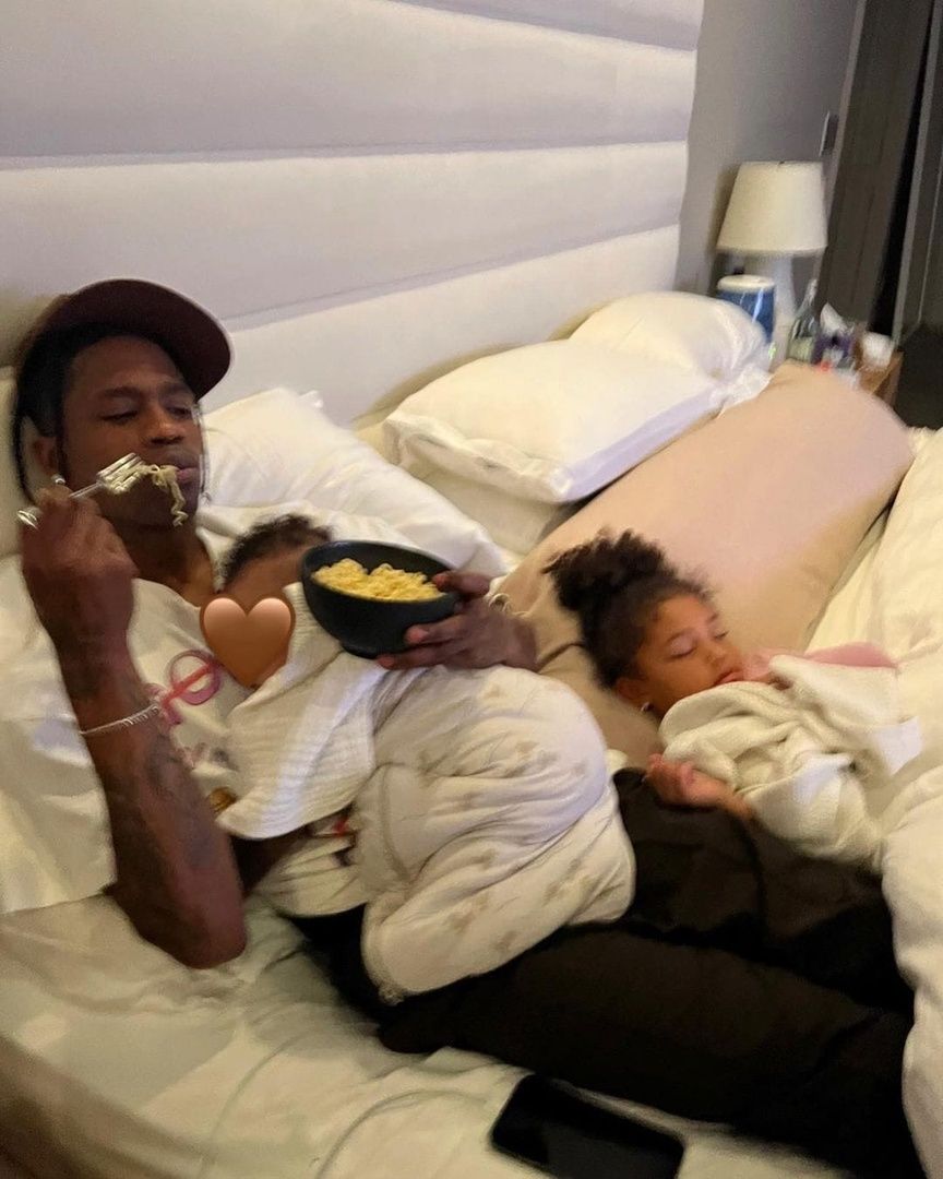 Access_Kardashian_002~1.jpg