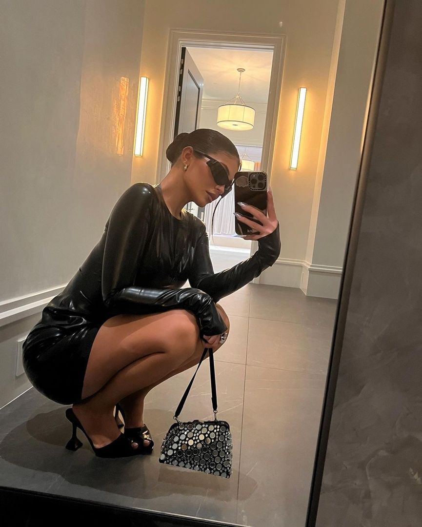 Access_Kardashian_002~4.jpg