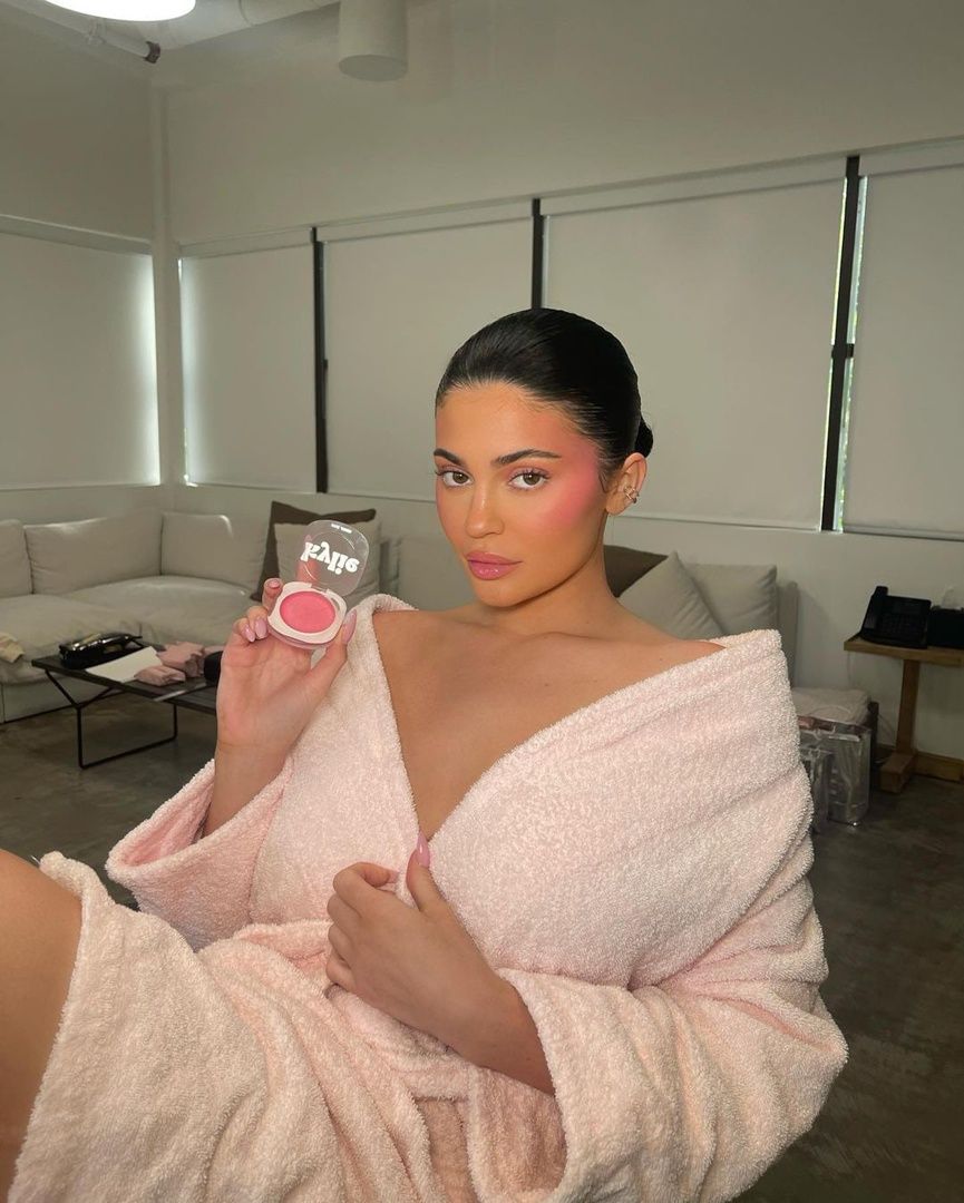 Access_Kardashian_004~1.jpg