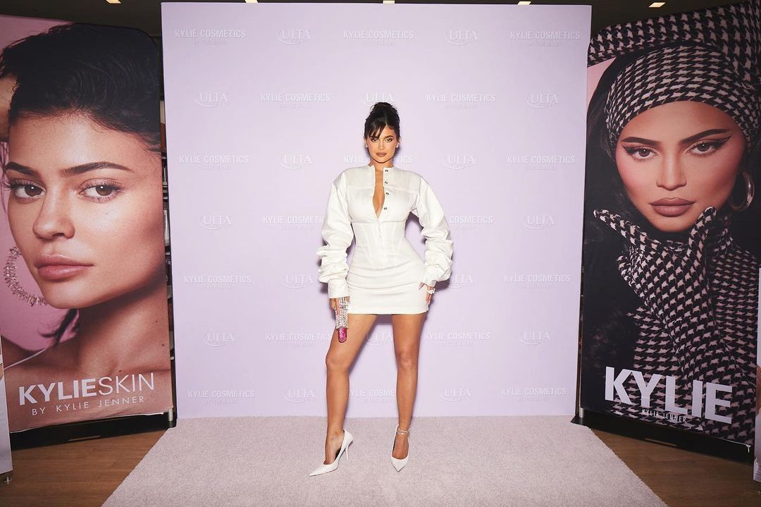 Access_Kardashian_004~7.jpg
