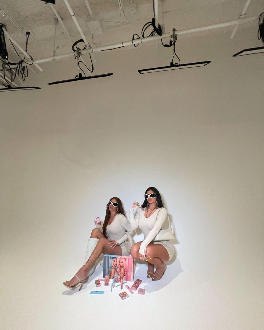 Access_Kardashian_005~0.jpg
