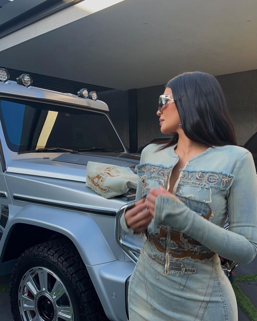 Access_Kardashian_005~6.jpg