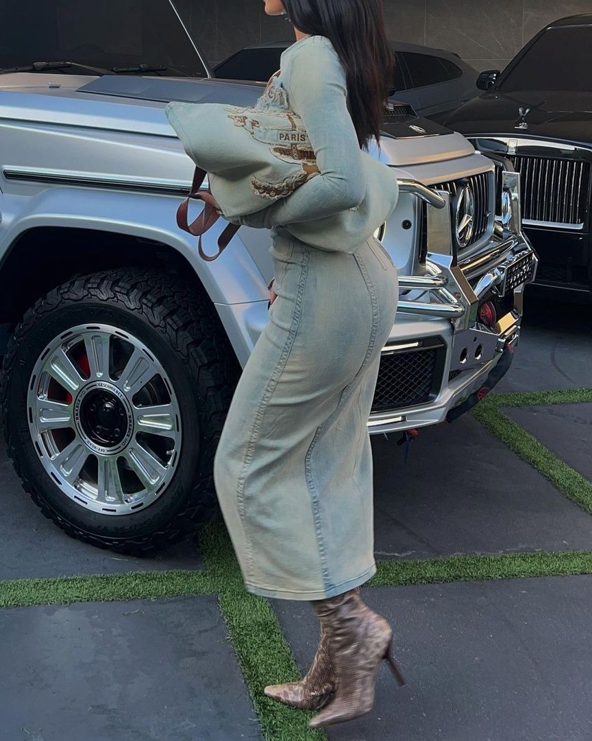 Access_Kardashian_006~4.jpg