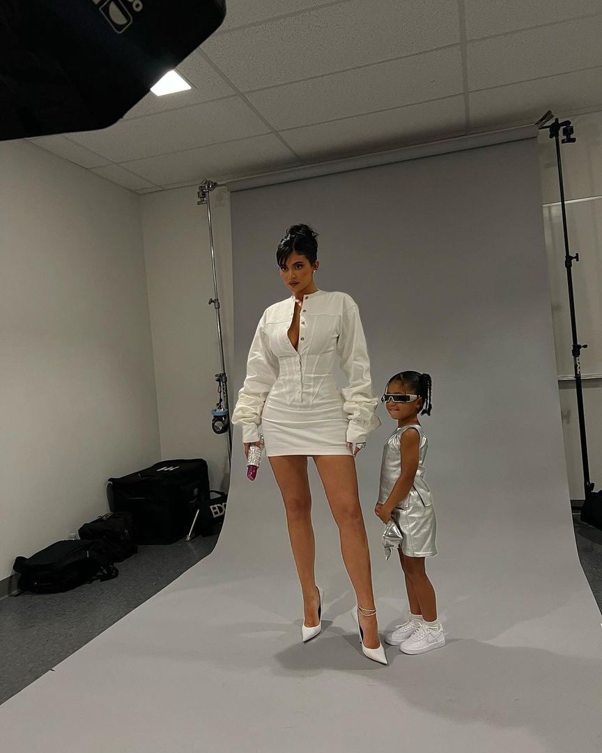 Access_Kardashian_011~0.jpg