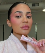 Access_Kardashian_003~1.jpg