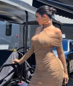 Access_Kardashian_005~2.jpg